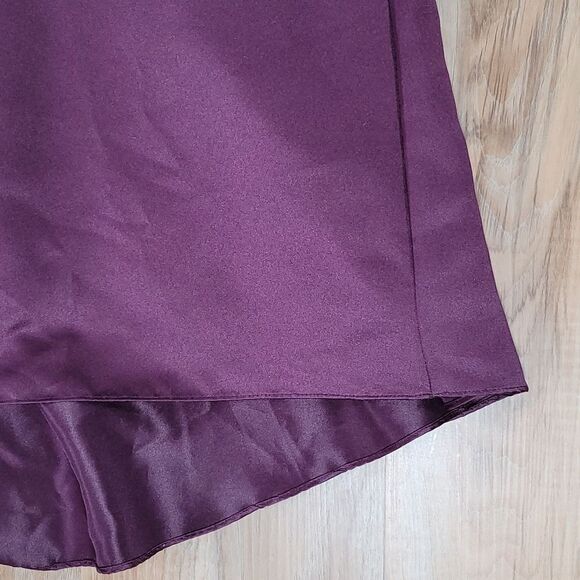 🔹️David's Bridal Plum Satin Skirt Size 4 - Picture 6 of 9